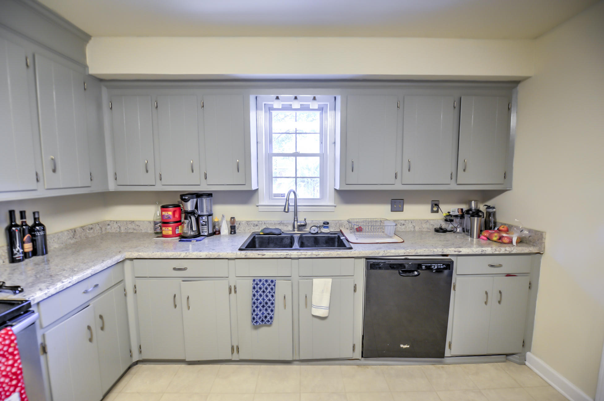 712 Beauregard Road Summerville, SC 29486 - Photo 8 of 21 Kitchen