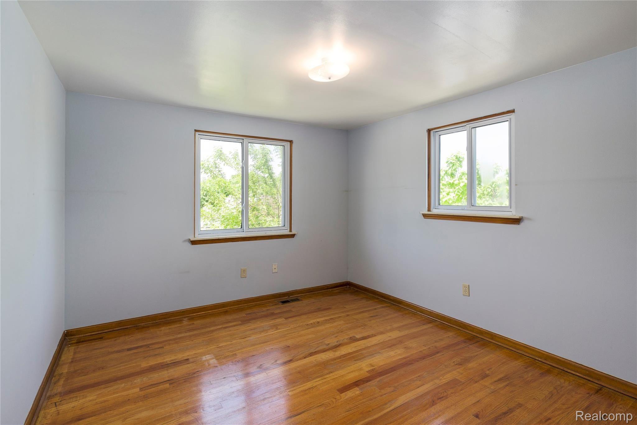 652 Inkster Road Dearborn Heights, MI 48127 - Photo 19 of 29 25.jpg