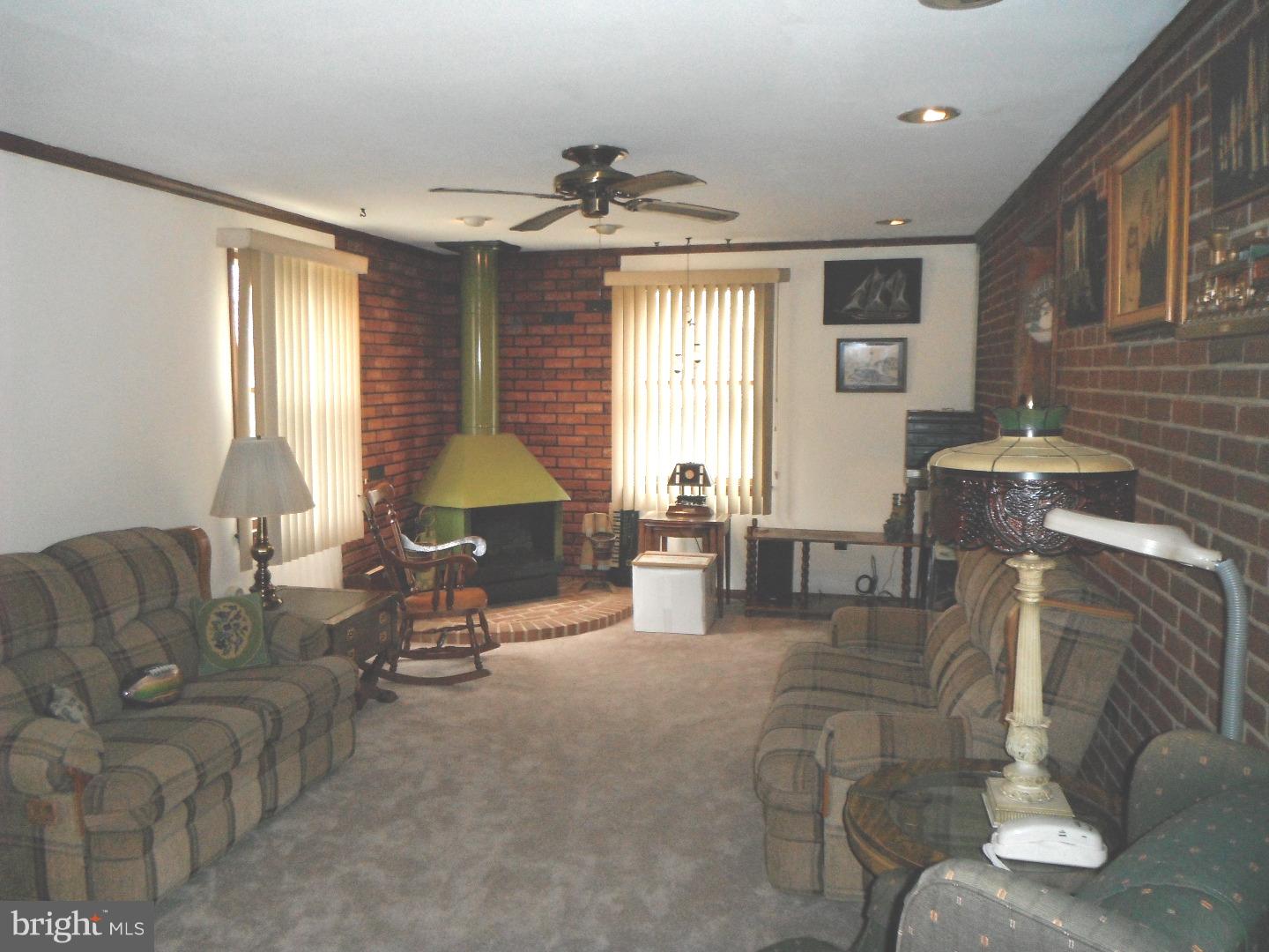 7638 Waters Road Cheltenham, PA 19012 - Photo 9 of 22 Family Room