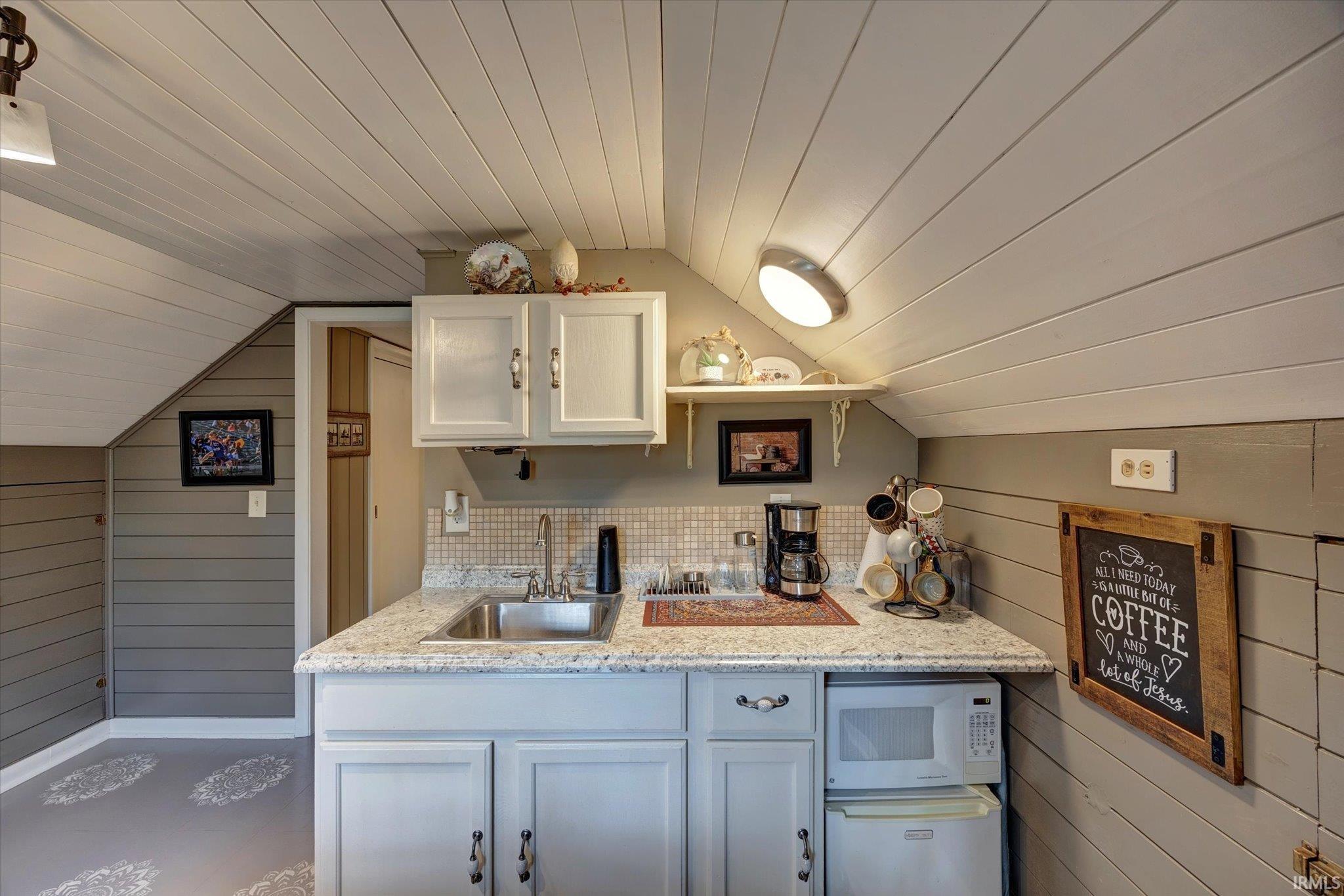 3615 East Post Road Bloomington, IN 47408 - Photo 27 of 32