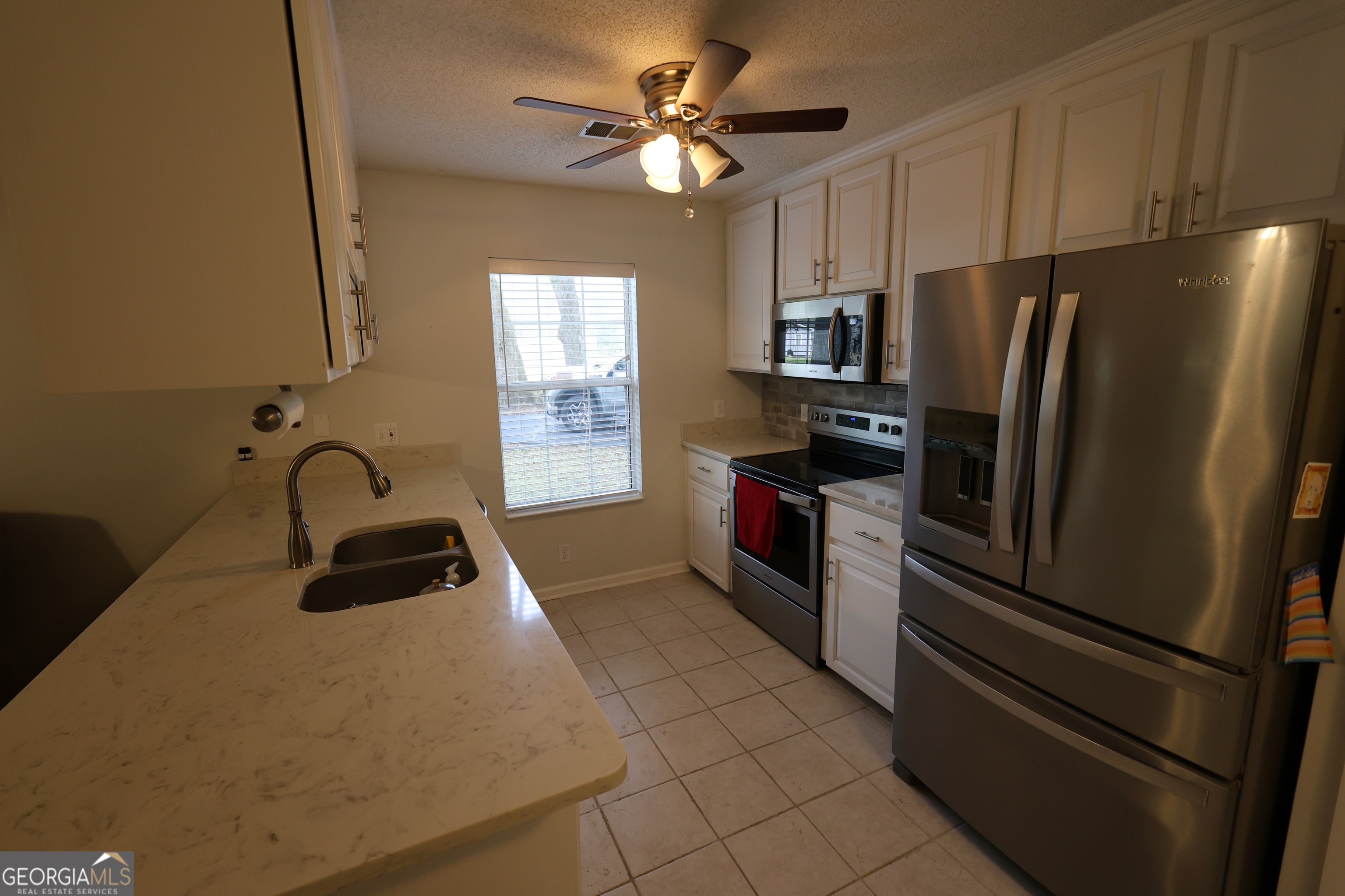 950 Old Jesup Road Brunswick, GA 31520 - Photo 14 of 20 a kitchen with stainless steel appliances a refrigerator sink and cabinets