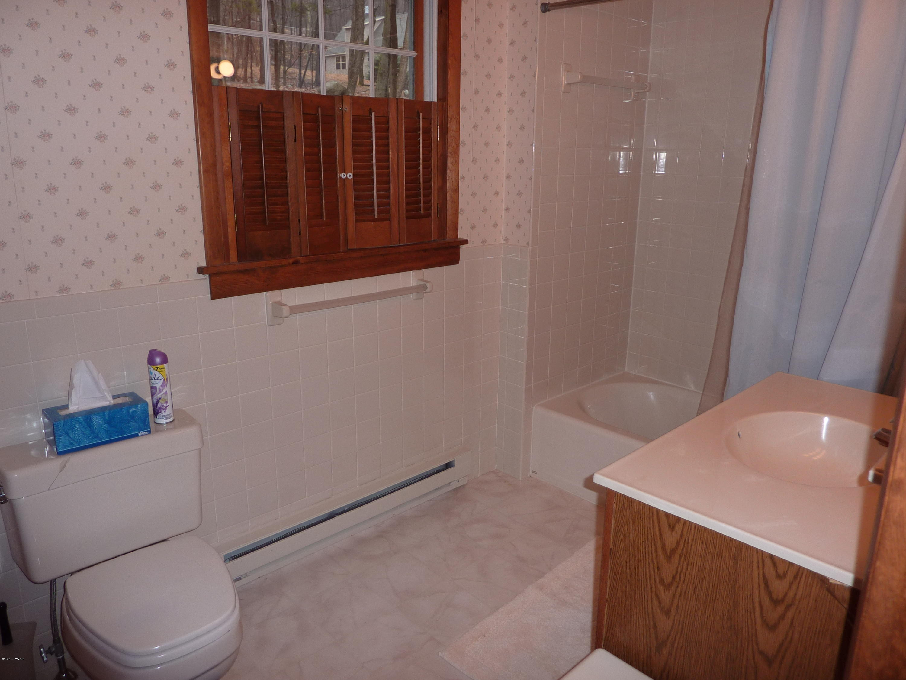 106 Cold Spring Lane Greentown, PA 18426 - Photo 5 of 44