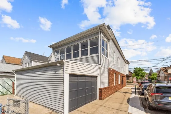 $2,500 | 59 Locust Avenue, Unit 2R, Wallington, NJ 07057