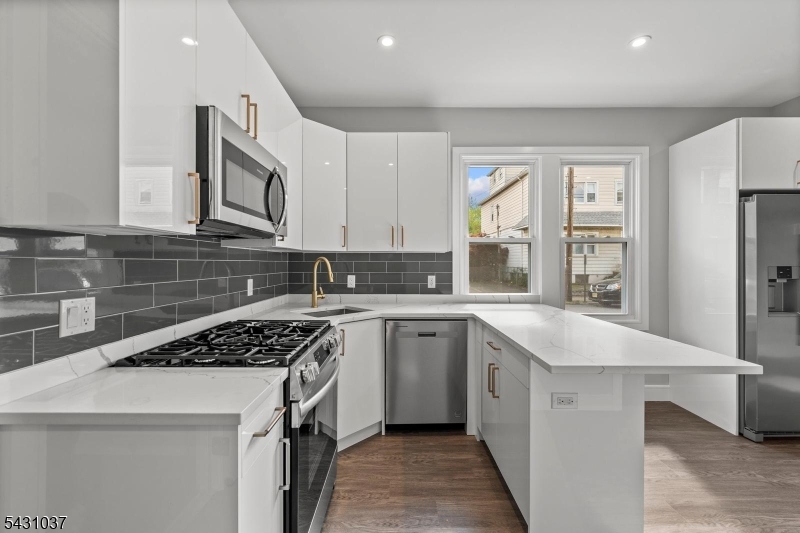 59 Locust Avenue, Unit 2R Wallington, NJ 07057 - Photo 3 of 9