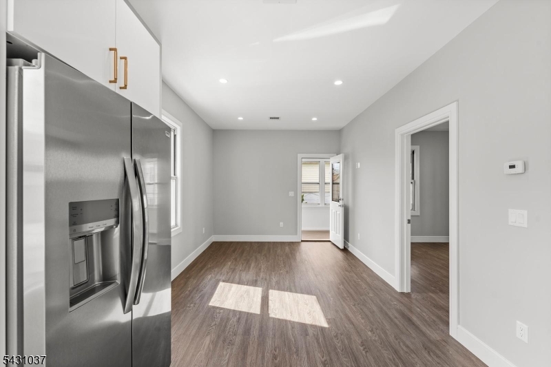59 Locust Avenue, Unit 2R Wallington, NJ 07057 - Photo 4 of 9