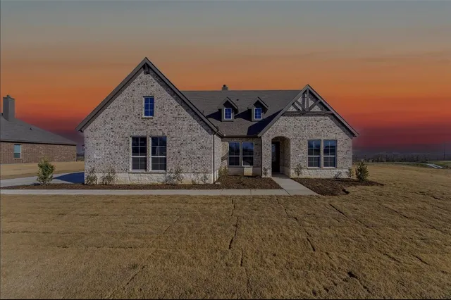 $549,900 | 90 Big Bend Trail Valley View, Valley View, TX 76272