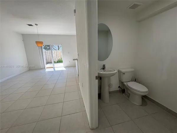 $2,549 | 1110 Southeast 27th Street, Unit 1110, Homestead, FL 33035