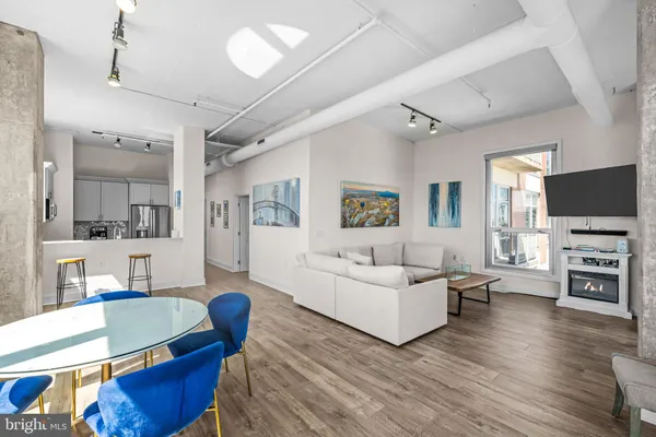 $798,000 | 113 North Bread Street, Unit 3A9, Philadelphia, PA 19106