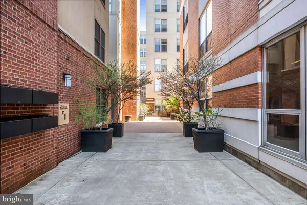 $798,000 | 113 North Bread Street, Unit 3A9, Philadelphia, PA 19106