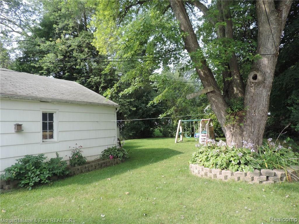 48 Exmoor Road Waterford, MI 48328 - Photo 18 of 18 DSCN4132.JPG
