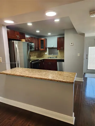 $2,100 | 681 South Hollybrook Drive, Unit 110, Pembroke Pines, FL 33025