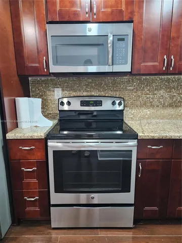 $2,100 | 681 South Hollybrook Drive, Unit 110, Pembroke Pines, FL 33025