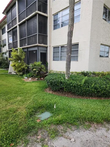 $2,100 | 681 South Hollybrook Drive, Unit 110, Pembroke Pines, FL 33025