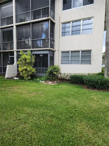 $2,100 | 681 South Hollybrook Drive, Unit 110, Pembroke Pines, FL 33025