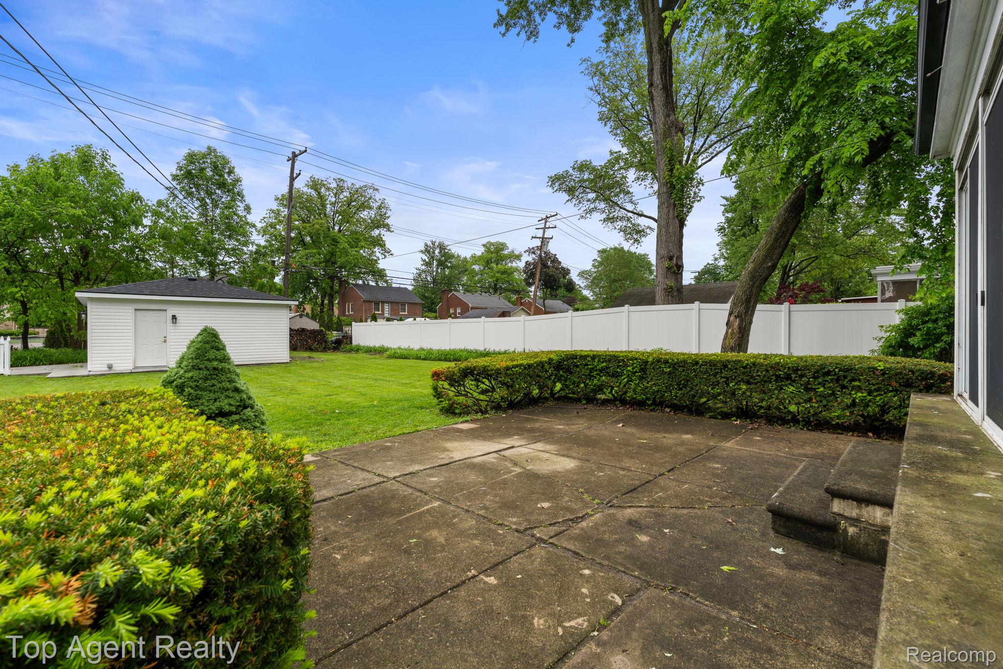 1894 Broadstone Road Grosse Pointe, MI 48236 - Photo 43 of 60 43-web-or-mls-1894 Broadstone Rd_046.jpg