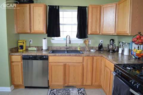 5390 East Carpenter Road Flint, MI 48506 - Photo 8 of 34 20437390-7.JPG