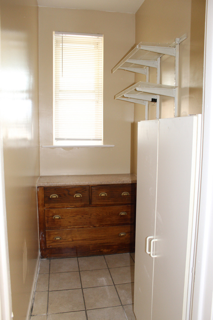 2252 West Cermak Road, Unit 2 Chicago, IL 60608 - Photo 7 of 10 a bathroom with a bathtub and a window