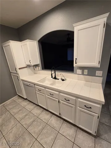 $2,300 | 10005 Calabasas Avenue, Las Vegas, NV 89117