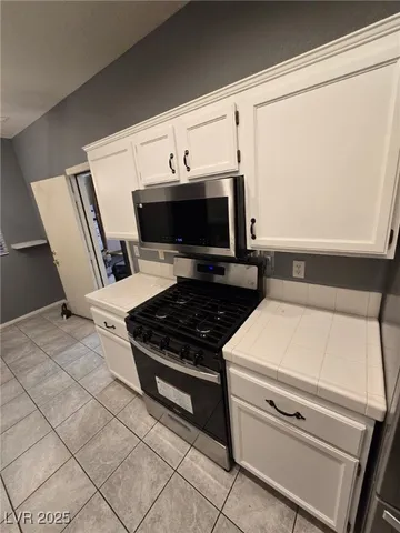 $2,500 | 10005 Calabasas Avenue, Las Vegas, NV 89117