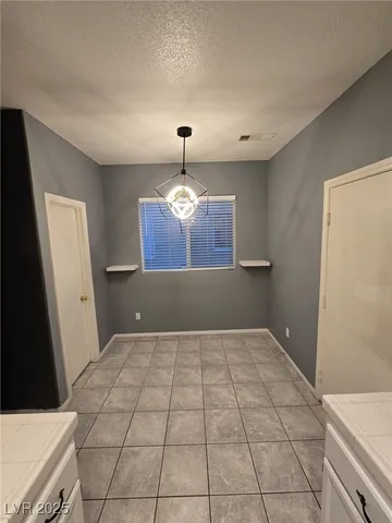 $2,300 | 10005 Calabasas Avenue, Las Vegas, NV 89117