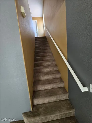 $2,300 | 10005 Calabasas Avenue, Las Vegas, NV 89117