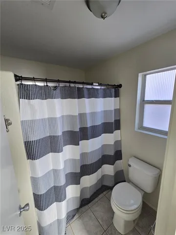 $2,300 | 10005 Calabasas Avenue, Las Vegas, NV 89117