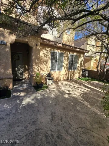 $2,500 | 10005 Calabasas Avenue, Las Vegas, NV 89117