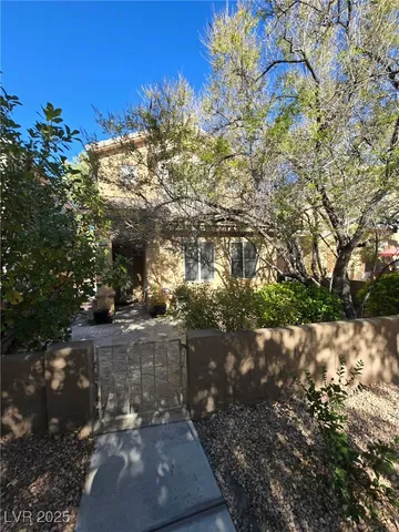 $2,300 | 10005 Calabasas Avenue, Las Vegas, NV 89117