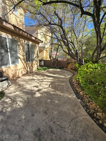 $2,300 | 10005 Calabasas Avenue, Las Vegas, NV 89117