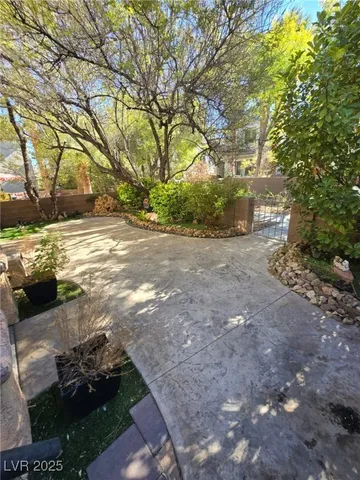 $2,500 | 10005 Calabasas Avenue, Las Vegas, NV 89117
