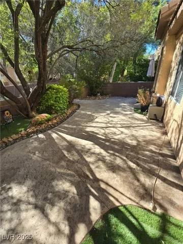 $2,500 | 10005 Calabasas Avenue, Las Vegas, NV 89117