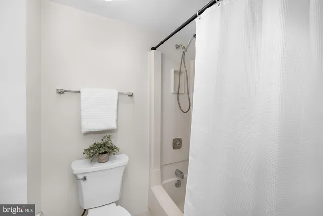 $498,750 | 8380 Greensboro Drive, Unit 221, McLean, VA 22102