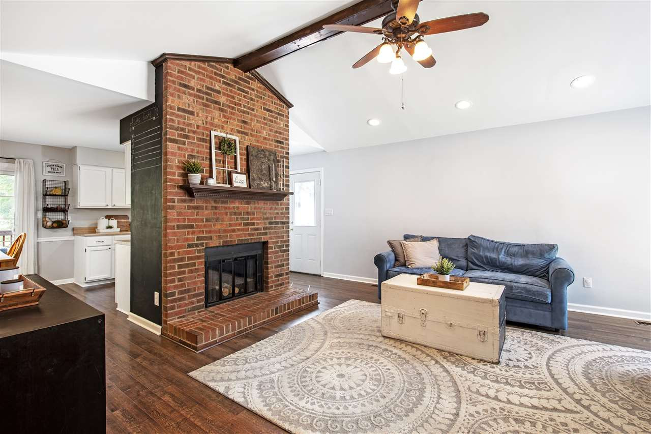 6904 Glendower Road Raleigh, NC 27613 - Photo 4 of 29 Living Room