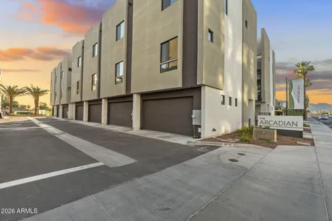 $875,000 | 4220 North 32nd Street, Unit 32, Phoenix, AZ 85016