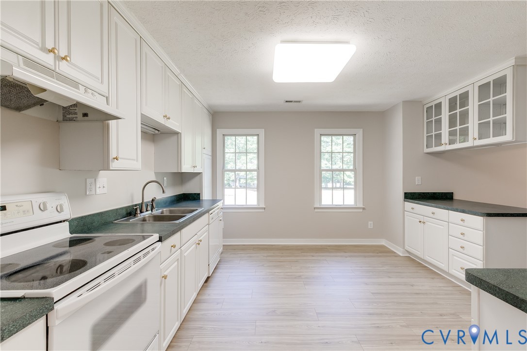 6701 Caboose Lane Sandston, VA 23150 - Photo 3 of 28 Functional kitchen layout with easy access to dini