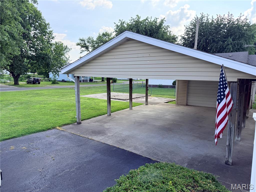 908 Staunton Road Gillespie, IL 62033 - Photo 31 of 35