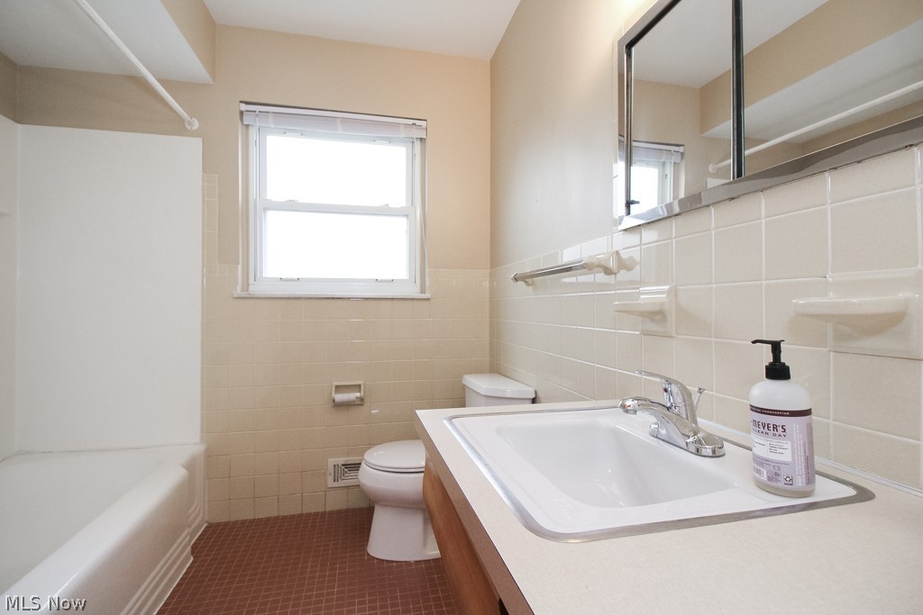 2918 Snow Road Cleveland, OH 44134 - Photo 13 of 28