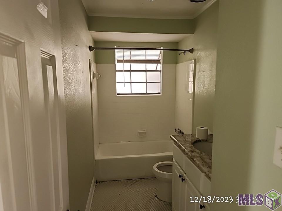 13727 Tech Drive Baton Rouge, LA 70818 - Photo 4 of 10 Hall Bath