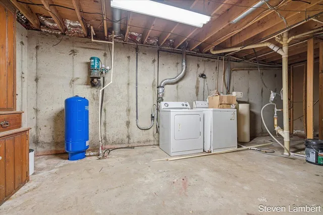 $240,000 | 1306 West B Avenue, Plainwell, MI 49080