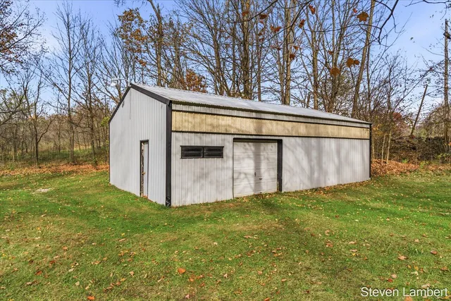 $240,000 | 1306 West B Avenue, Plainwell, MI 49080