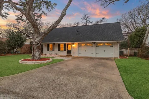 $324,950 | 806 Waggoner Drive, Arlington, TX 76013