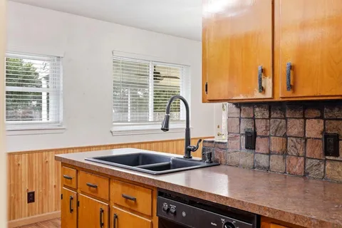 $324,950 | 806 Waggoner Drive, Arlington, TX 76013