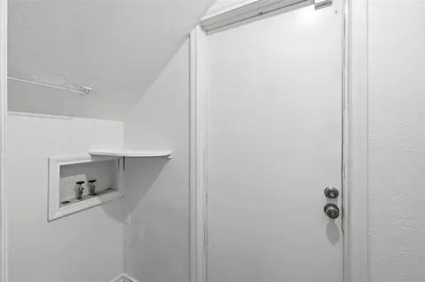 $324,950 | 806 Waggoner Drive, Arlington, TX 76013