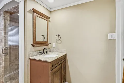 $324,950 | 806 Waggoner Drive, Arlington, TX 76013