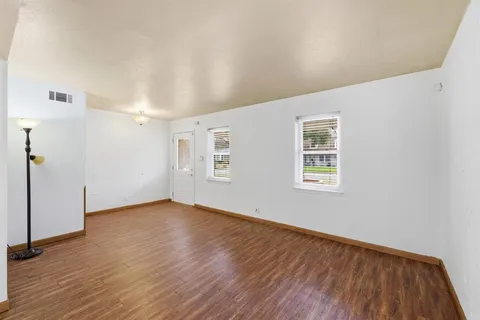 $324,950 | 806 Waggoner Drive, Arlington, TX 76013