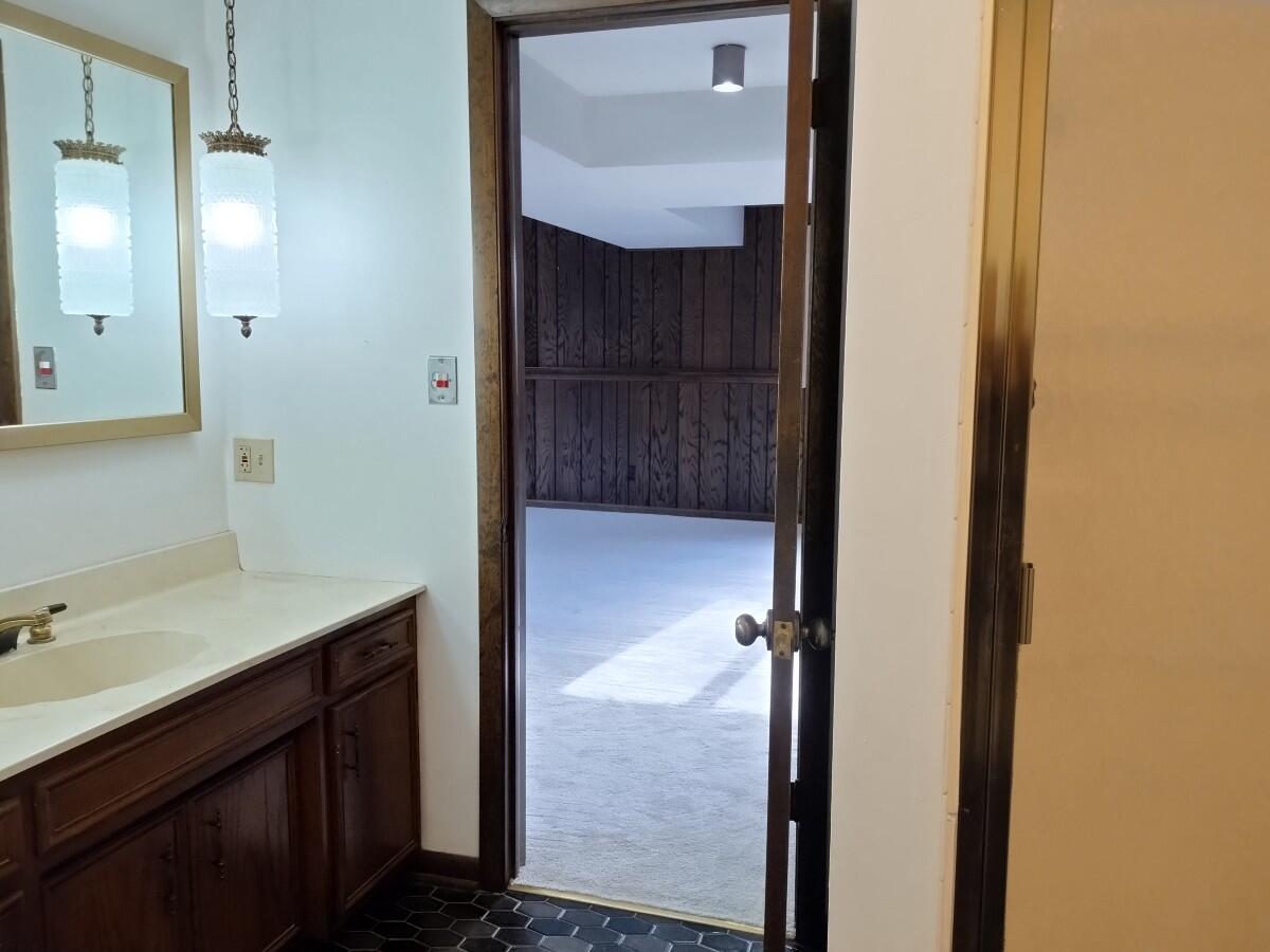 1040 Azalea Drive Munster, IN 46321 - Photo 12 of 16 a view of bathroom