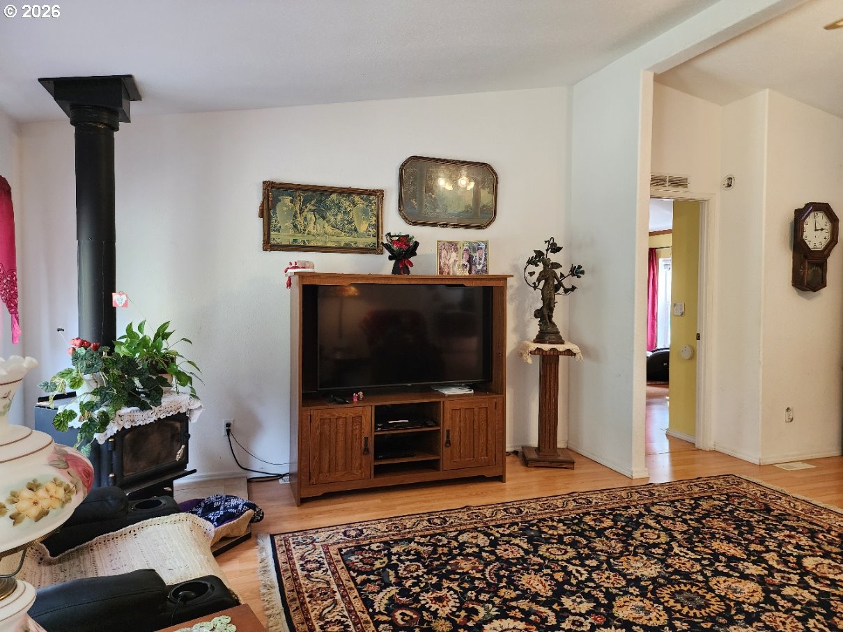 42550 Mill Pond Road Port Orford, OR 97465 - Photo 10 of 35 Living Room