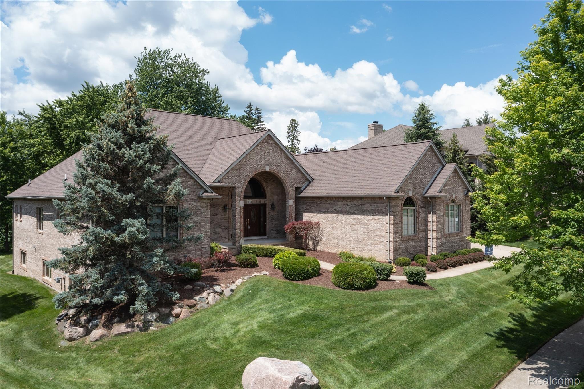 1064 Autumnview Drive Rochester, MI 48307 - Photo 2 of 40 1064AutumnviewAerial.jpg