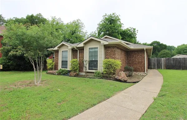 $2,095 | 1103 Hemlock Court, DeSoto, TX 75115