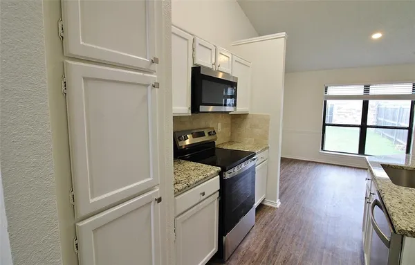 $2,095 | 1103 Hemlock Court, DeSoto, TX 75115